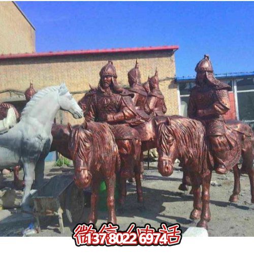 巨型騎士馬銅雕塑，點綴景區(qū)廣場