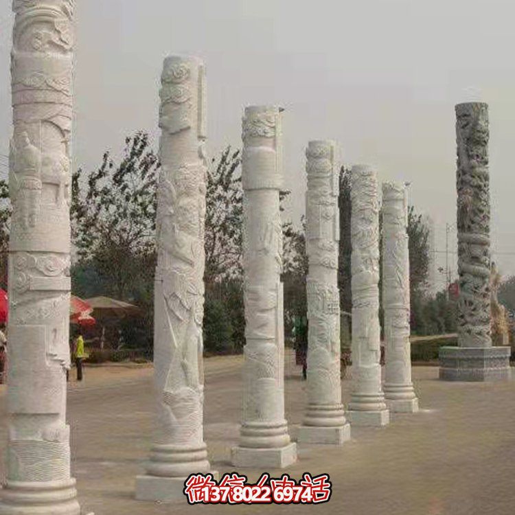 精致的大理石雕刻景觀裝飾，點(diǎn)綴廣場的文化主題