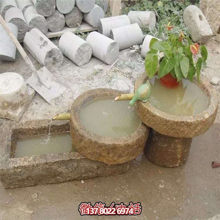 古老農(nóng)村石槽流水魚缸，傳統(tǒng)擺件裝飾景觀