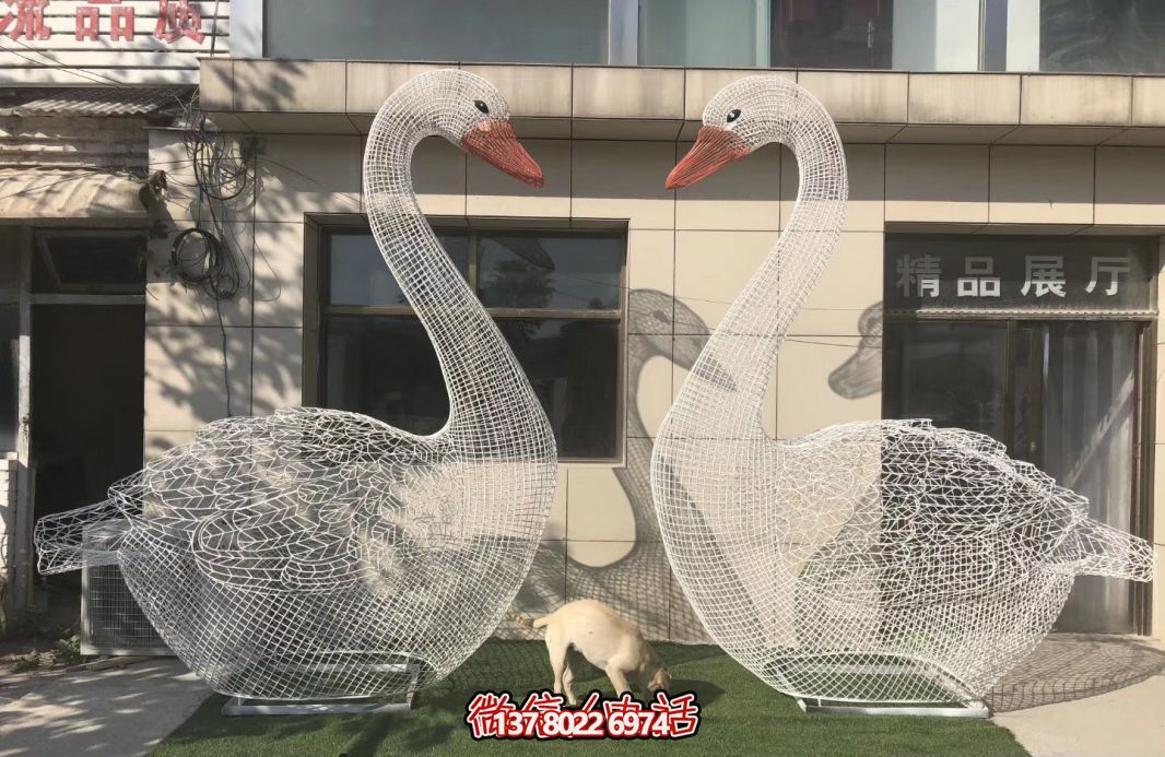 不銹鋼天鵝雕塑，給您的景區(qū)增添一抹優(yōu)雅氣息
