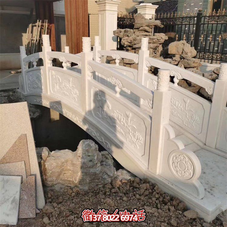 精美大理石雕刻欄桿，為景區(qū)公園拱橋添加裝飾美感和防護(hù)功能