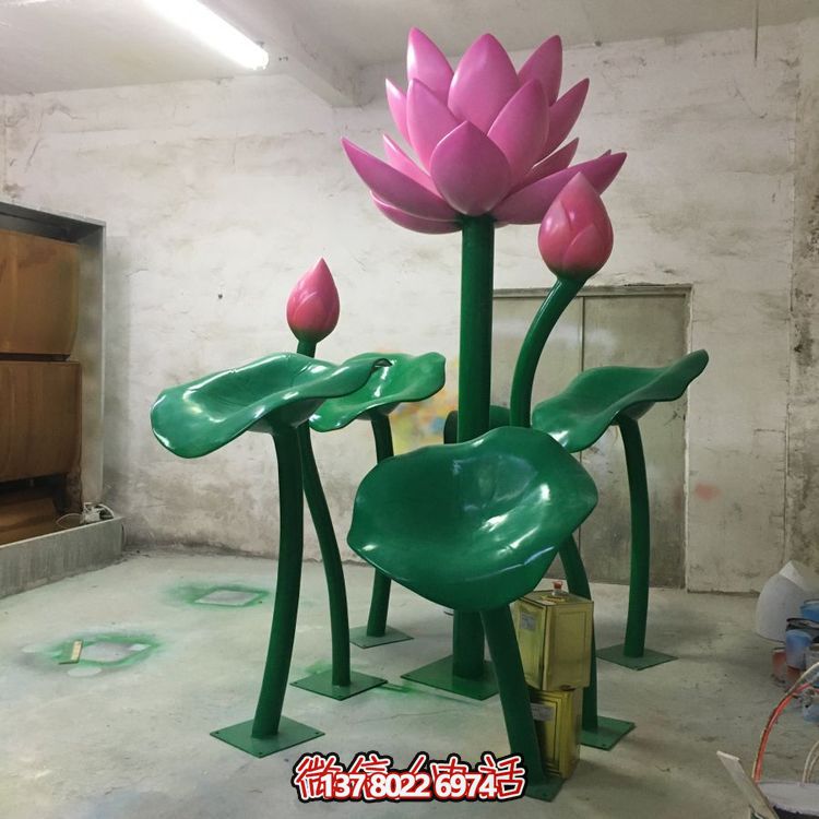 大型不銹鋼彩繪蓮花擺件，為游樂場、商場、戶外公園增色