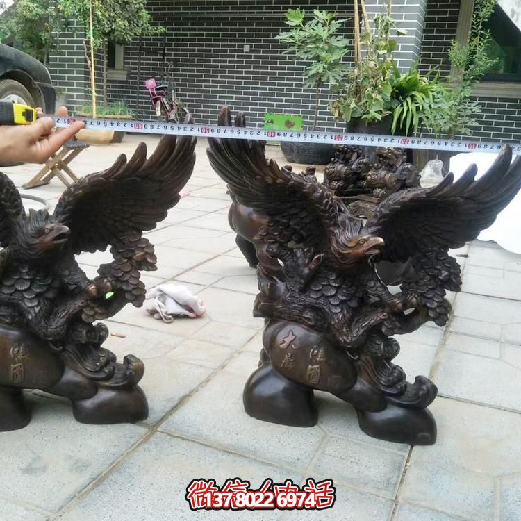 玻璃鋼老鷹雕塑，個(gè)性擺放商場(chǎng)裝飾