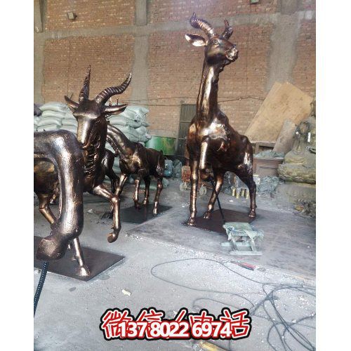 大型梅花鹿銅雕雕塑，裝點(diǎn)別墅小區(qū)