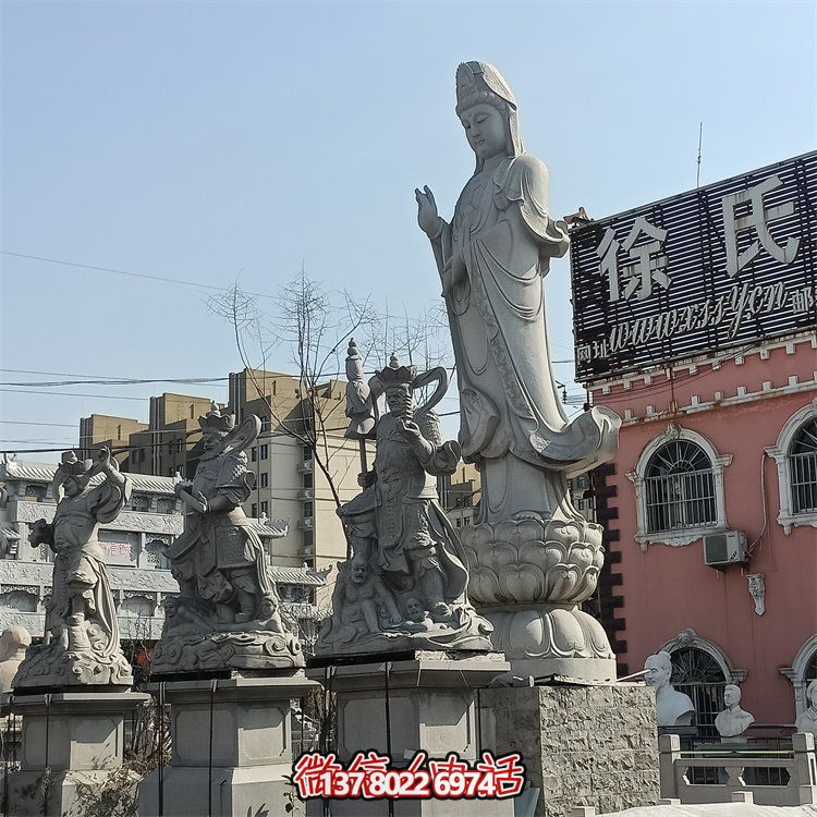 精美關(guān)公、佛像和石獅子雕刻，青石裝點(diǎn)美化廣場(chǎng)