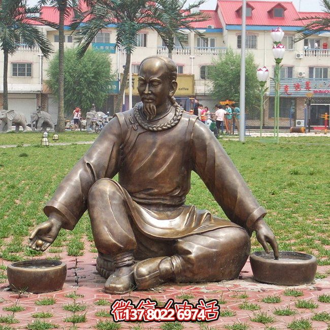 仿銅人物玻璃鋼景觀綠化草坪，提升公園創(chuàng)意氛圍