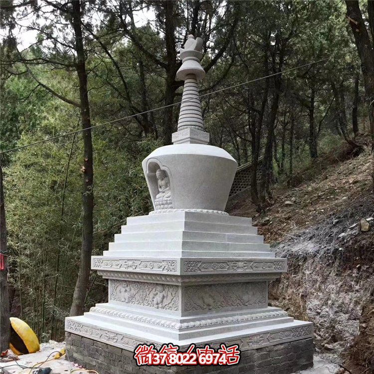 古老漢白玉石雕舍利塔，紀(jì)念古代寺廟的傳統(tǒng)藝術(shù)
