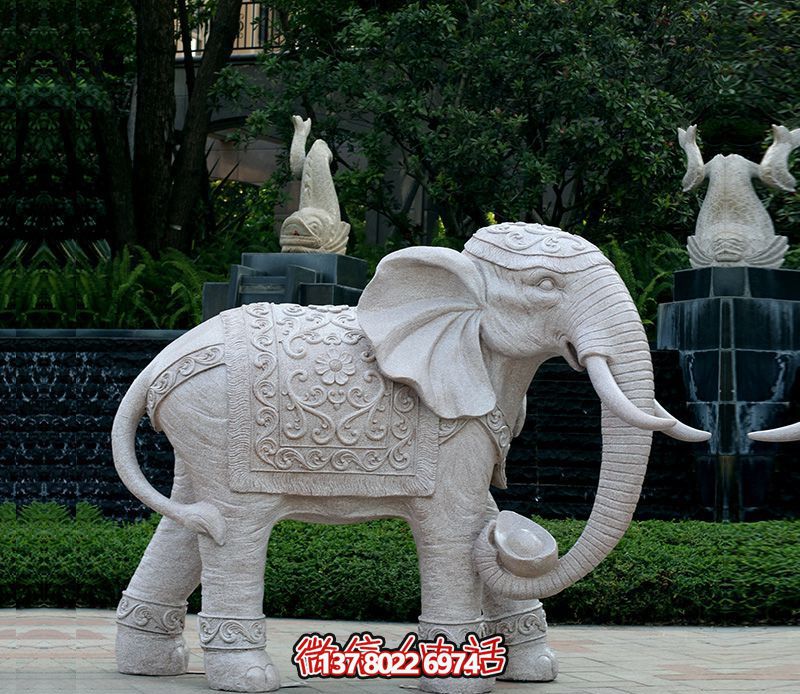 精美浮雕大象雕塑，點綴綠意花園