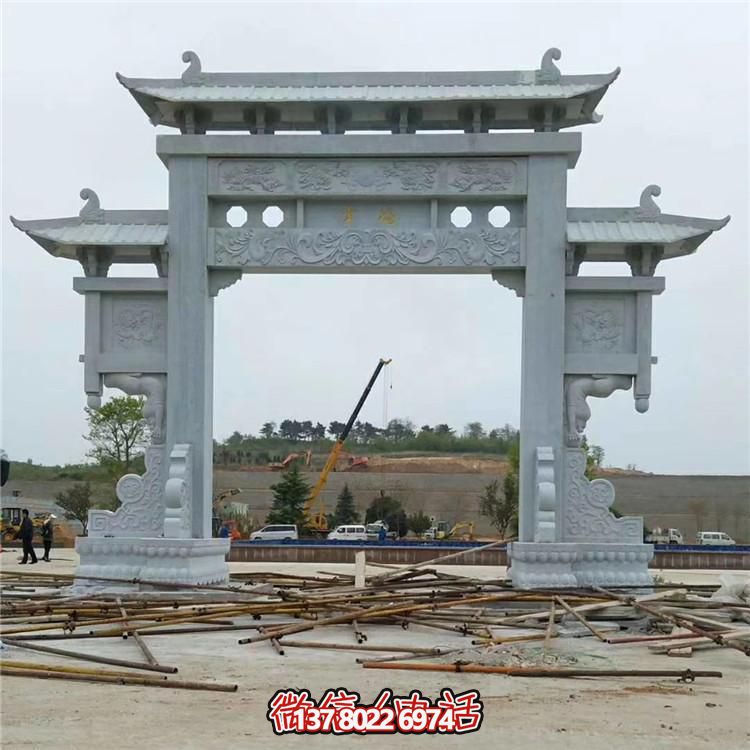 傳統(tǒng)工藝石雕牌坊，點綴鄉(xiāng)村美景