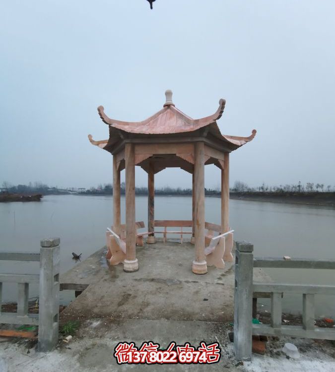 河邊大理石涼亭雕塑，欣賞晚霞紅