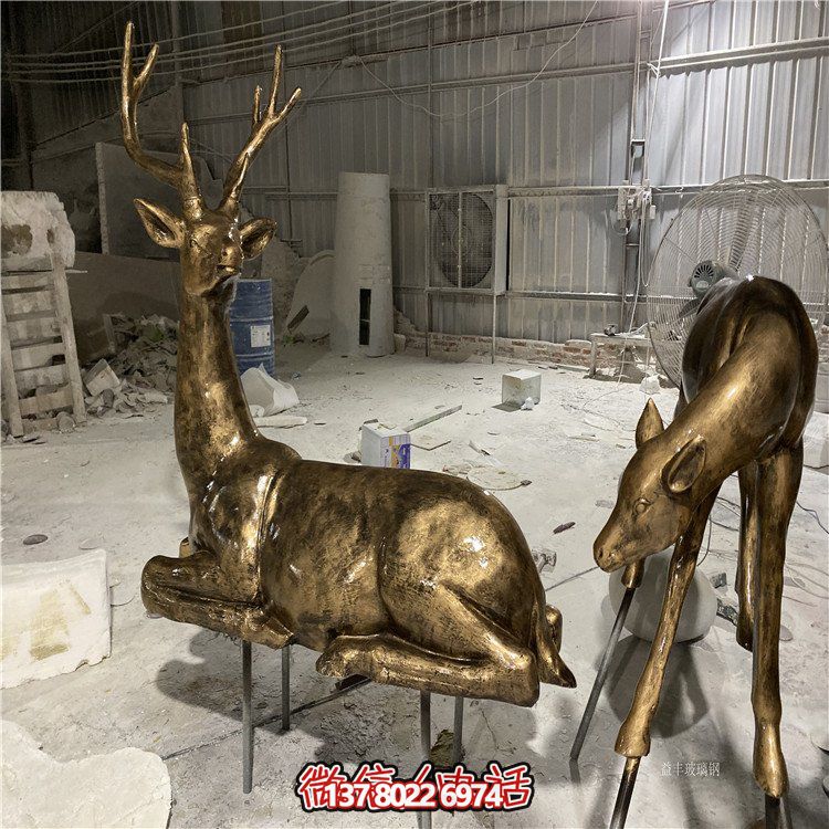 玻璃鋼仿銅小鹿擺件，戶外草坪動(dòng)物模型