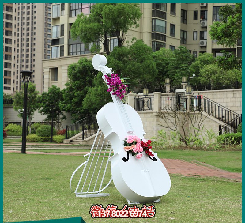 玻璃鋼雕塑，打造創(chuàng)意白色大提琴，點(diǎn)綴公園景區(qū)