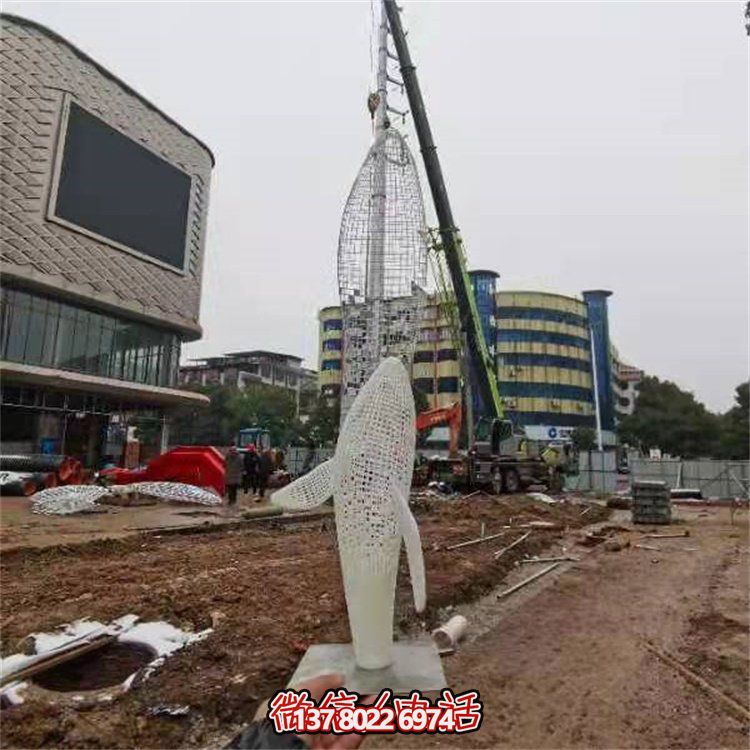 不銹鋼創(chuàng)意鏤空鯨魚(yú)雕塑，點(diǎn)綴園林景觀(guān)