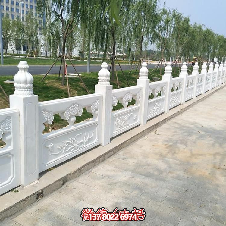 經(jīng)典石雕精美欄桿，增添校園美麗