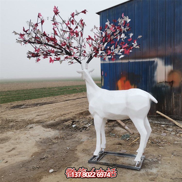 玻璃鋼雕塑梅花鹿，為戶外園林景觀增添抽象美感
