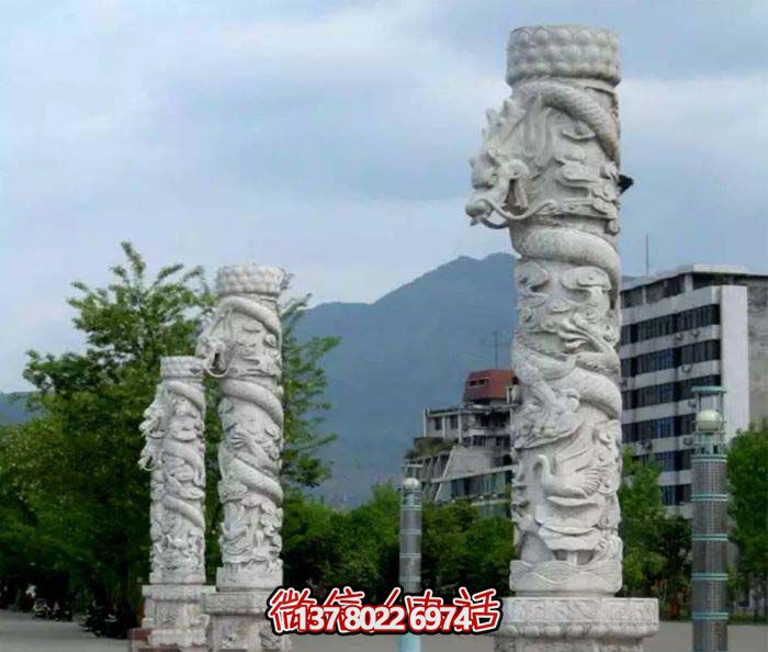 集大理石、石雕、龍柱于一體的大理景觀廣場