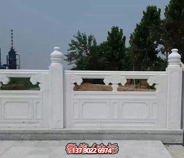 漢白玉鏤空石橋欄桿雕塑，為景區(qū)增添精彩