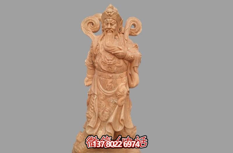 紅日晚霞下的關(guān)公雕塑，溫馨庭院里的佛像供奉
