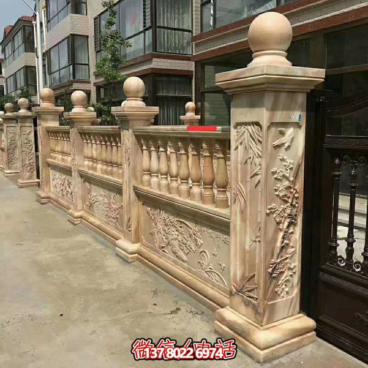 紅色浮雕圍墻欄板裝點(diǎn)別墅，守護(hù)晚霞之美