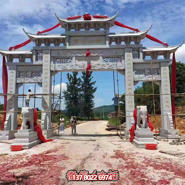集道路四柱、花崗巖、花崗石雕和牌樓于一體的精美絕倫藝術品