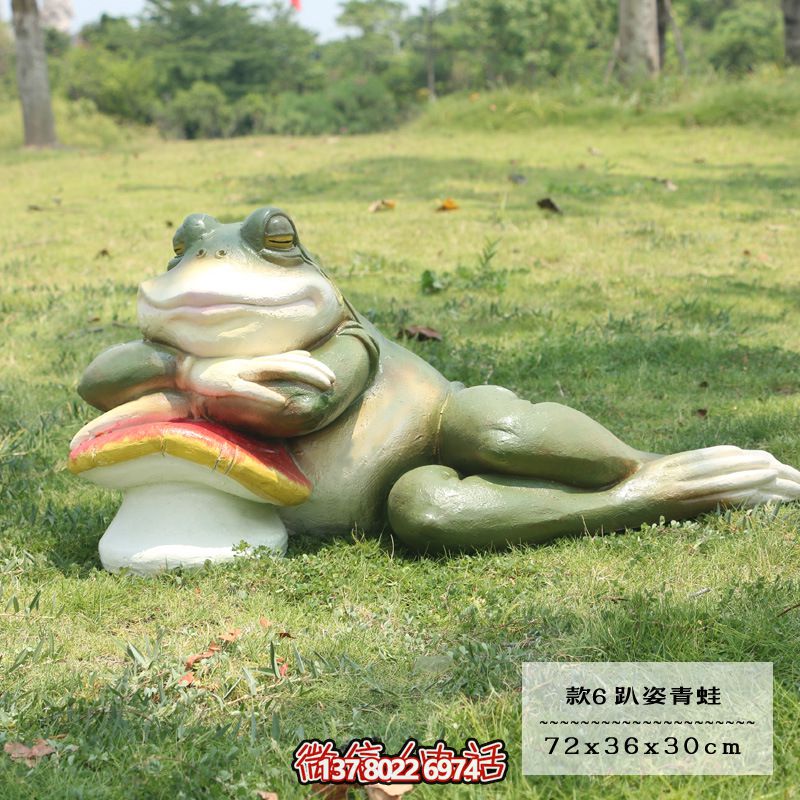 玻璃鋼青蛙雕塑趴著青蛙，給您的景區(qū)增添無限魅力