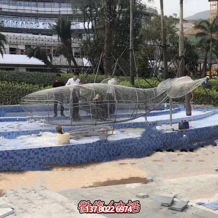 不銹鋼鯨魚(yú)雕塑水景景觀(guān)噴泉