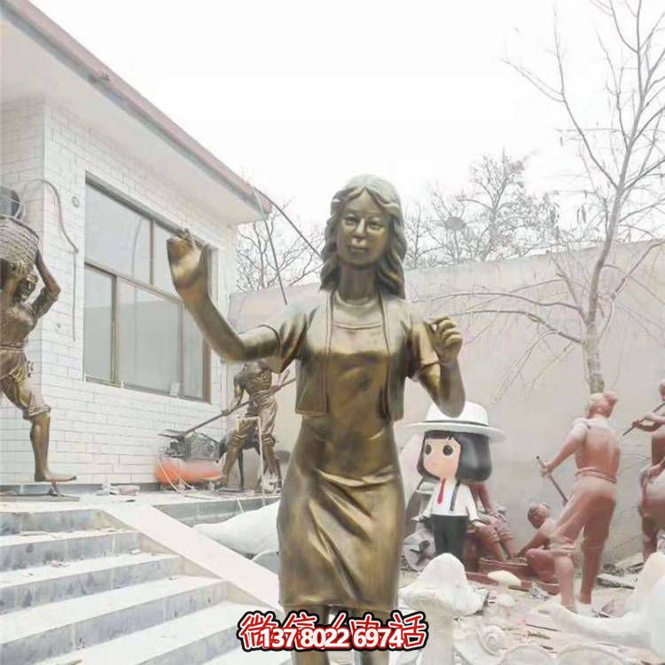 仿銅雕塑玻璃鋼抽象人物，為公園戶外裝飾