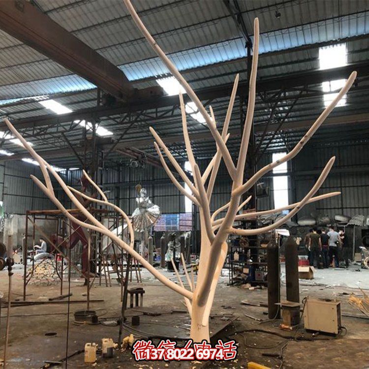 大型玻璃鋼雕塑，給酒店裝飾帶來創(chuàng)意景觀