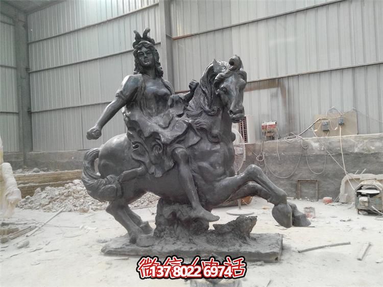 超越傳統(tǒng)，探索未知的玻璃鋼騎馬擺件