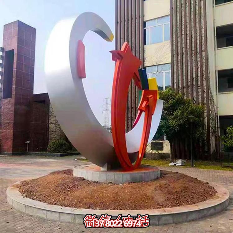 精致不銹鋼月牙雕塑，打造現(xiàn)代都市景觀