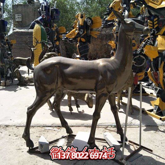 精美雕塑鹿，點(diǎn)綴園林景觀，增添藝術(shù)氣息