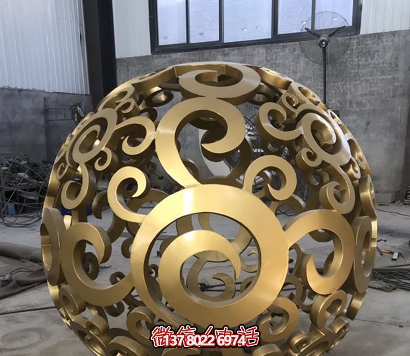 不銹鋼鏤空球雕塑，美化戶外景觀