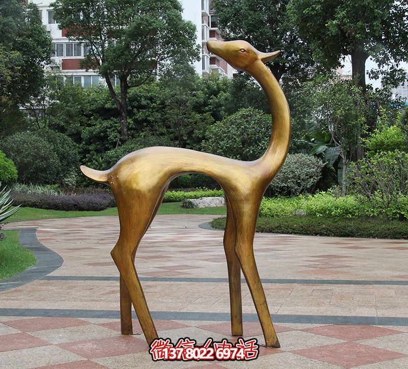 “不銹鋼梅花鹿雕塑，為公園增添藝術(shù)氣息”