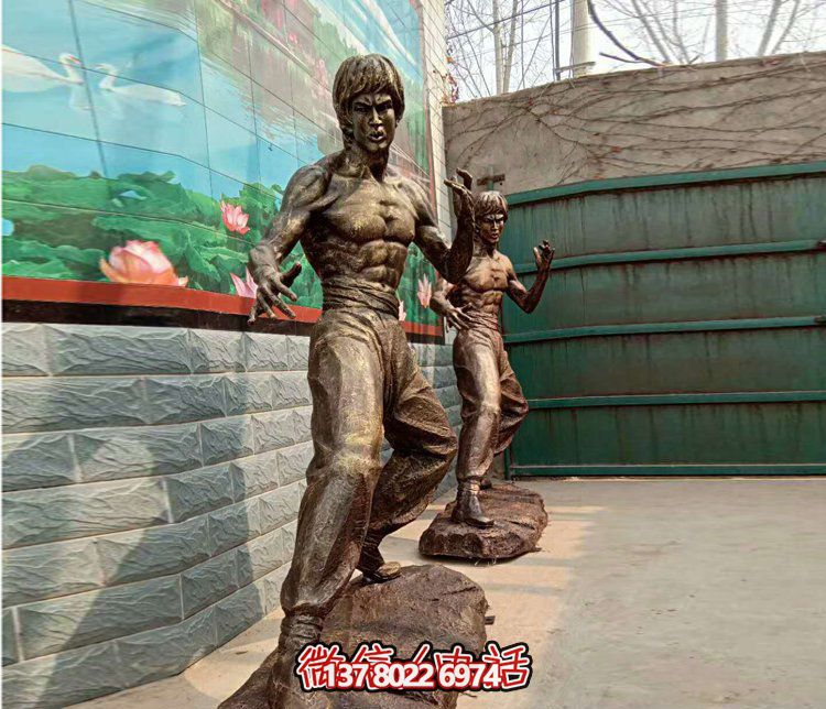“李小龍雕塑從電影院到廣場(chǎng)，功夫明星永存”